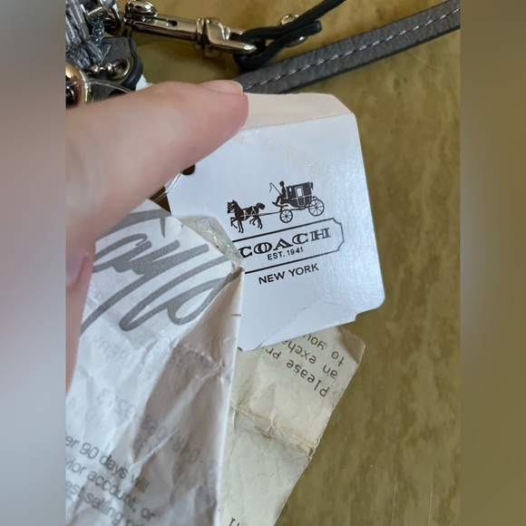 Coach wristlet - Picture 4 of 7